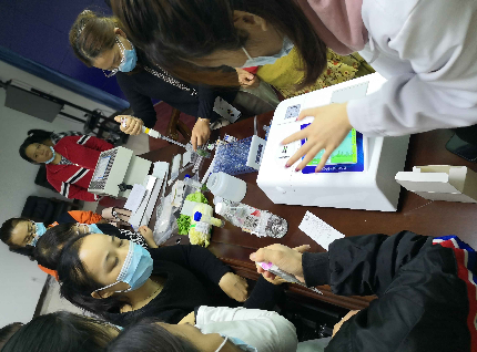 我司對南寧市場監督局進行農殘快速檢測儀培訓